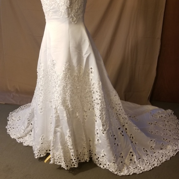 Oleg Cassini Hawaiian Style Wedding Dress - Picture 6 of 8